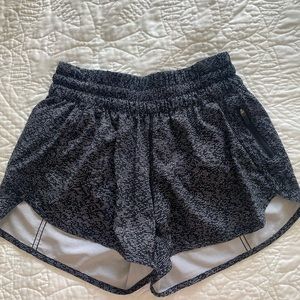 Lululemon Tracker Short V 4”
